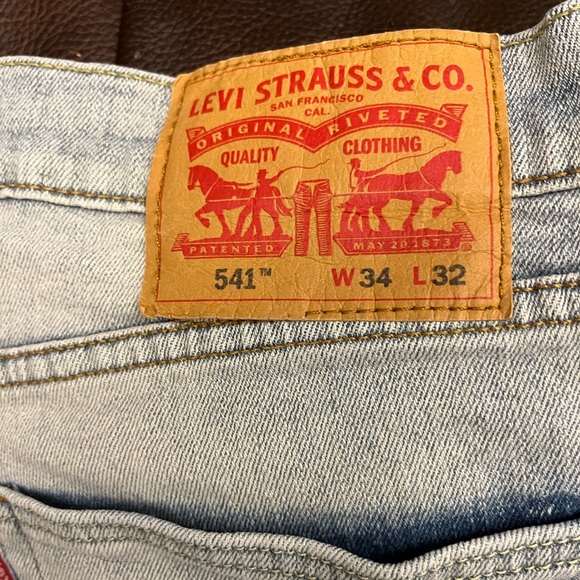 Levi's Men's 541 Athletic Fit, Light Wash, Some Stretch Size 34x32 - Picture 10 of 10